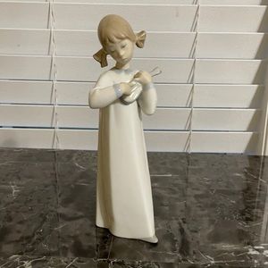 Lladro #4871. Girl with Guitar. Mint condition.